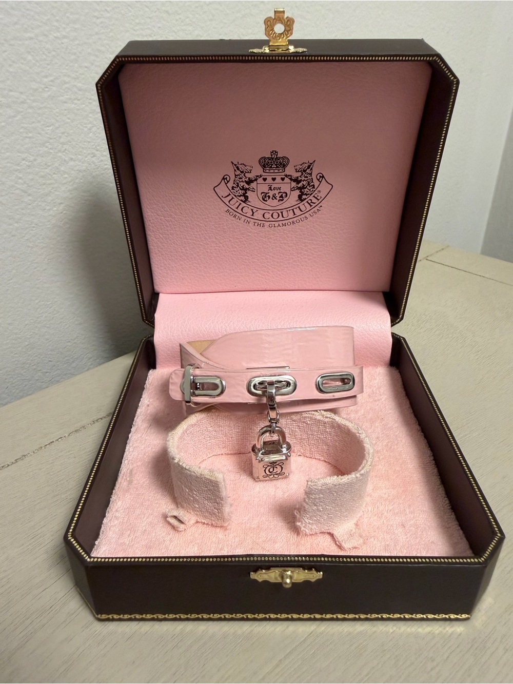 Vintage Juicy Couture Pink Patent Leather Choker Collar Cuff Bracelet Padlock